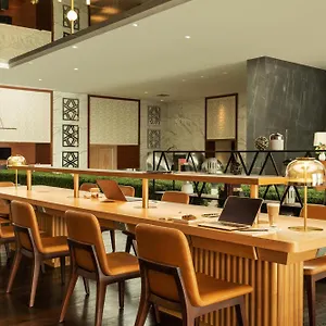 Sheraton Grand Hotel, Otel